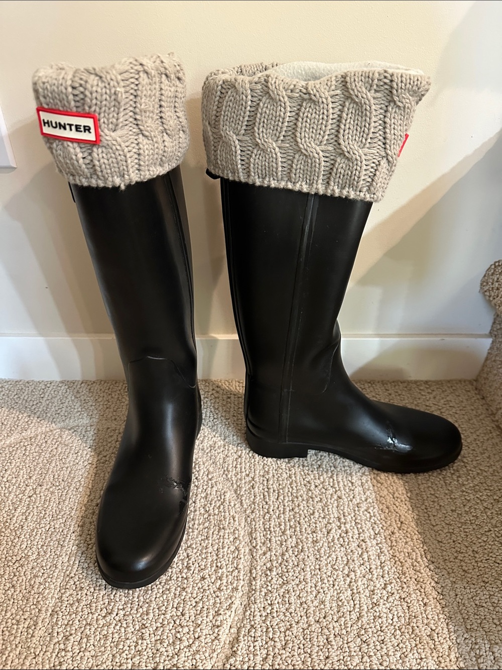 Hunter Original Tall Black Rain Boots + Boot Socks – Women’s Size 7